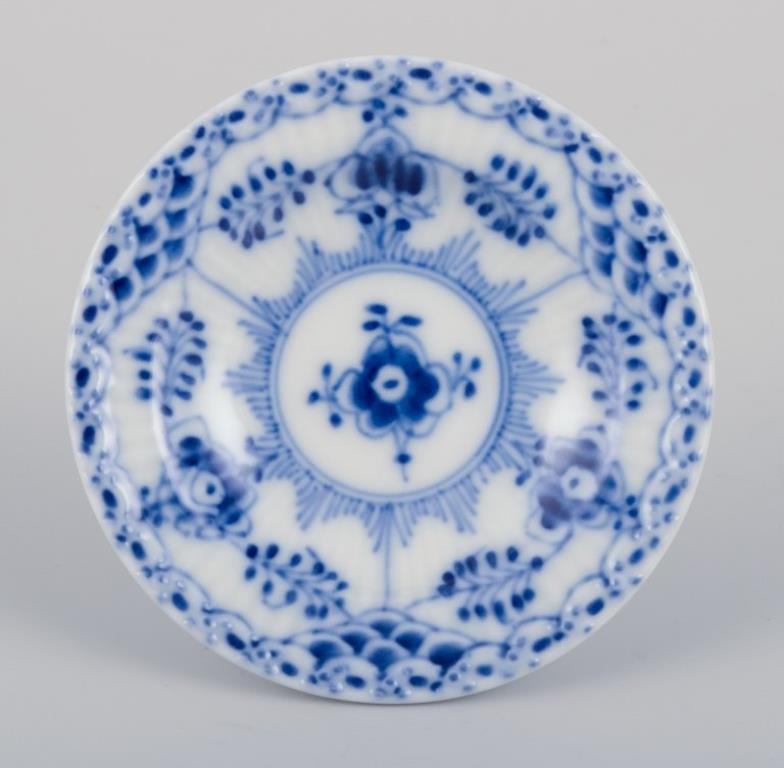 Royal Copenhagen Media Puntilla Acanalada Azul, juego de seis cuencos/mantequilleras para caviar.
Model No.
Fechas: 1975-1979.
Marcado.
En perfecto estado.
Segunda calidad de fábrica.
Dimensiones: P 7,2 cm x A 1,5 cm.