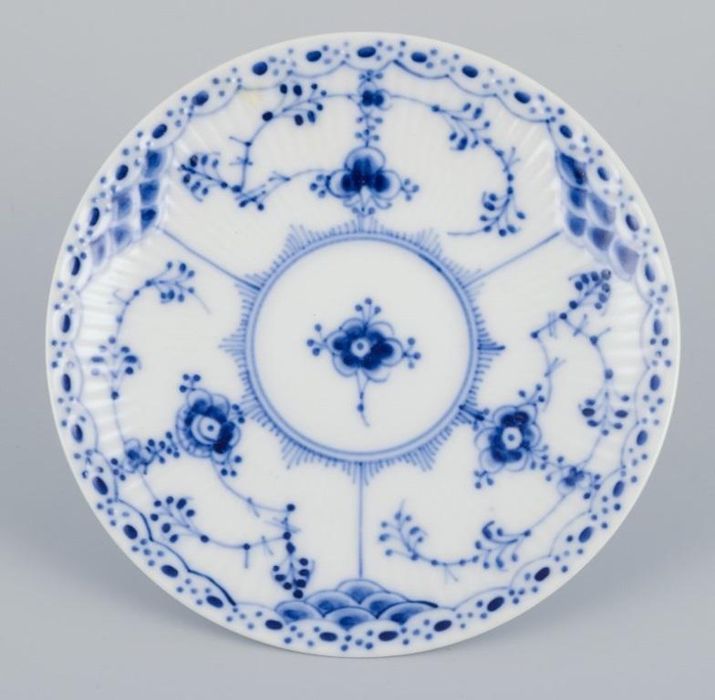Royal Copenhagen Blau geriffelte halber Spitze. Set aus sechs Kaffeebechern mit Untertassen. (Porzellan) im Angebot