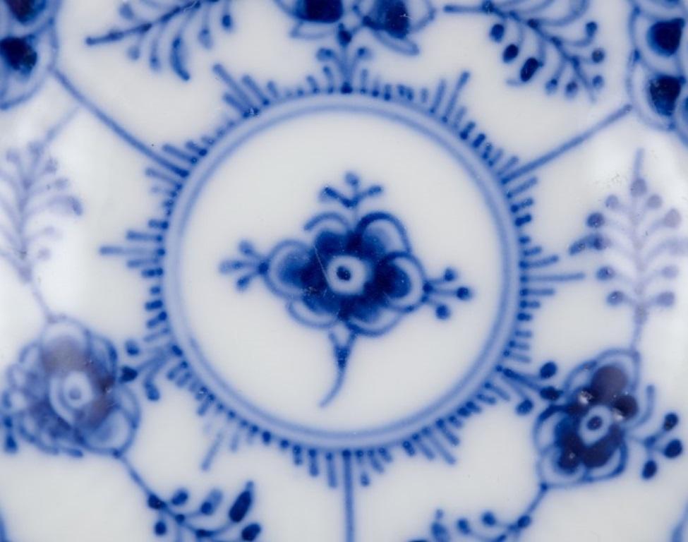 Media puntilla acanalada azul Royal Copenhagen. Juego de seis cuencos de porcelana para caviar. Danés en venta