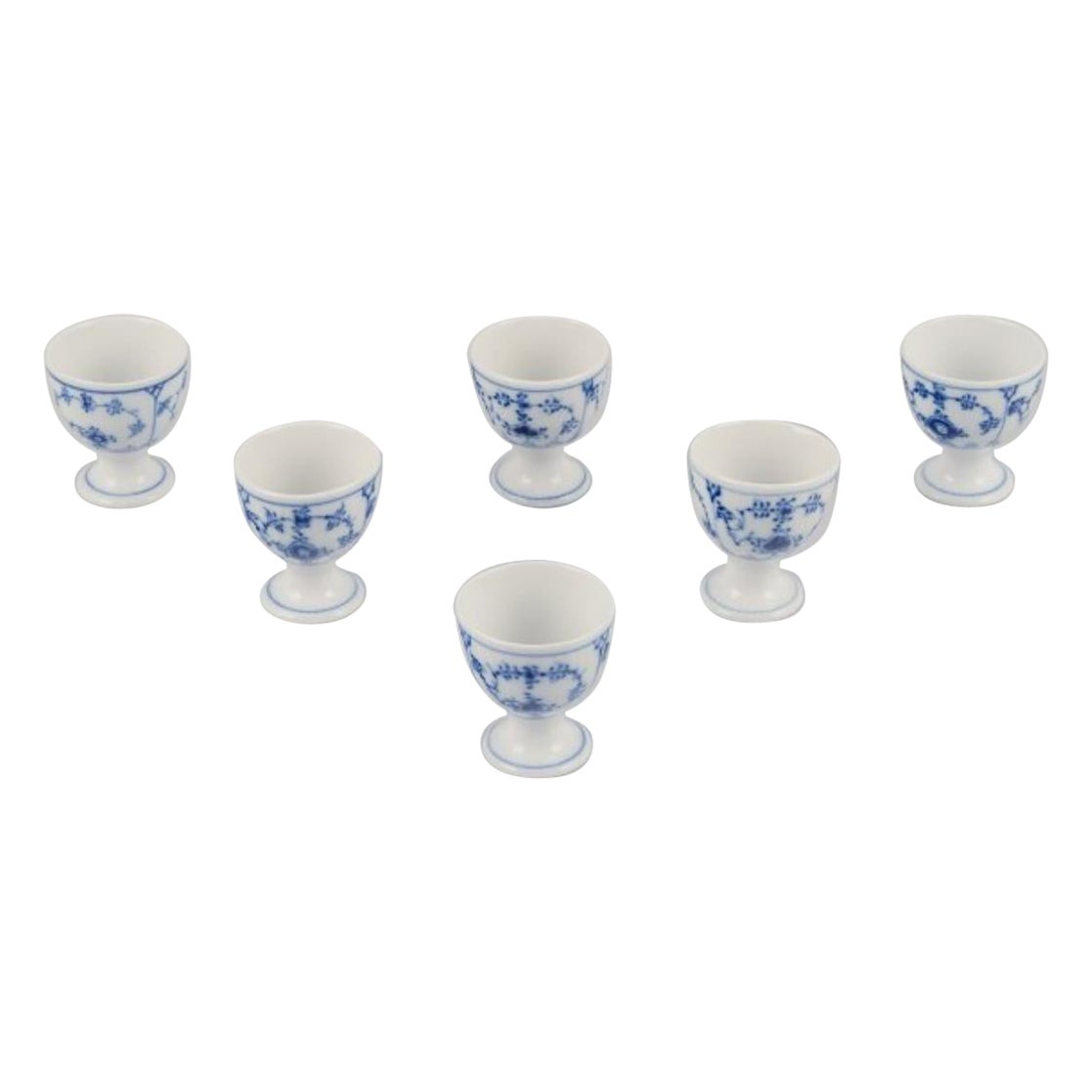 Royal Copenhagen Blau geriffelte halber Spitze. Sechs Eierbecher. Frühe 1900er Jahre. im Angebot