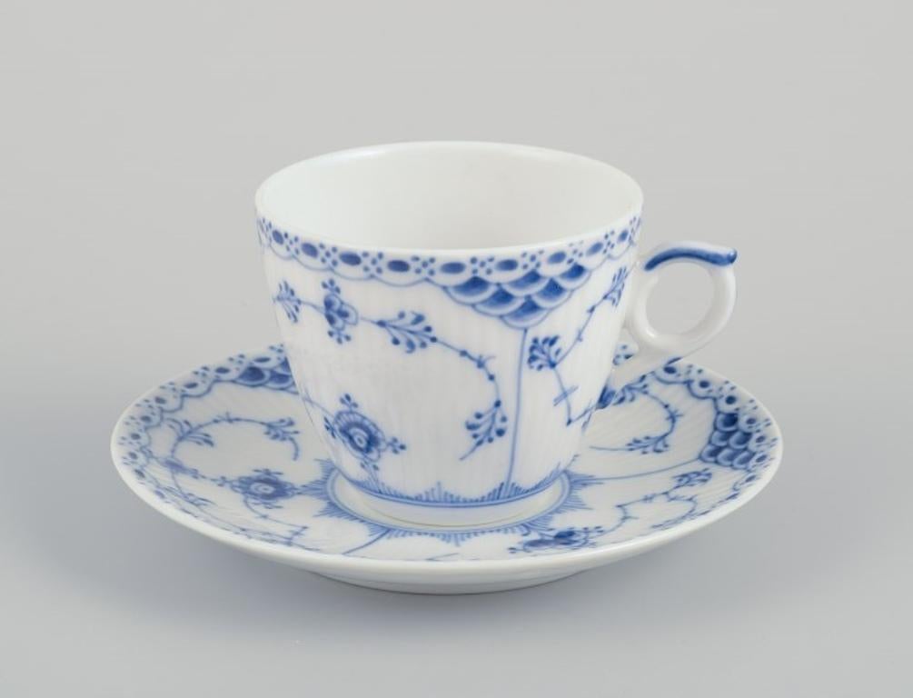 Royal Copenhagen Mezzo pizzo scanalato blu, sei coppie di tazze da caffè.
Numero di modello: 1/719.
Datazione: Dagli anni '30 agli anni '70.
Contrassegnato.
In perfette condizioni.
Prima qualità di fabbrica. Una tazza in seconda qualità di