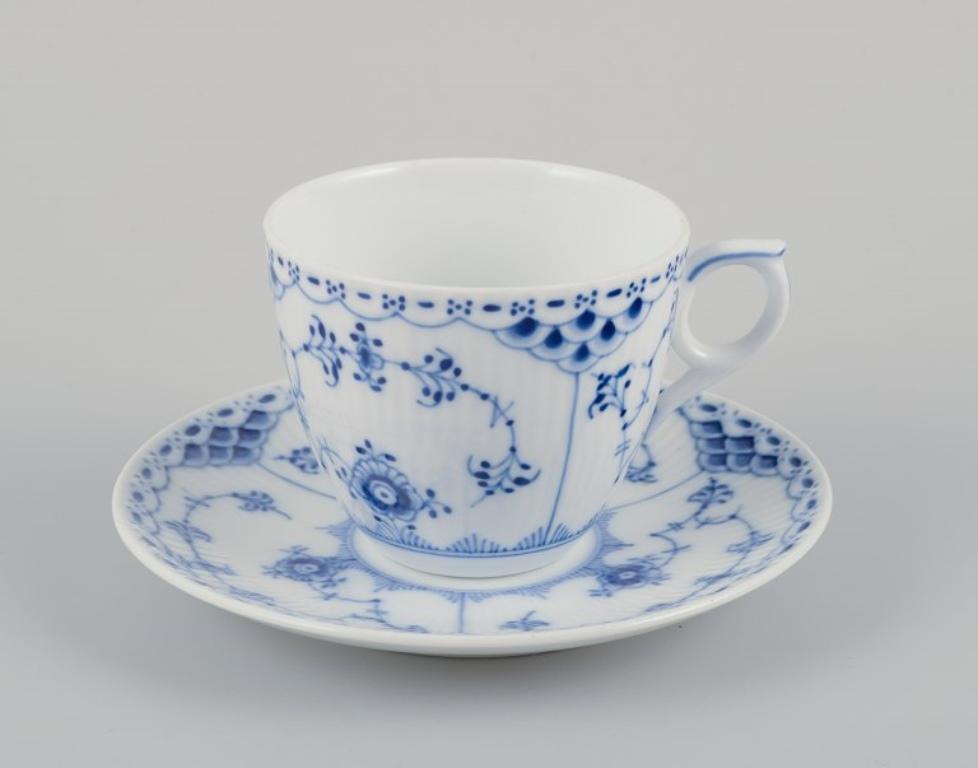 Royal Copenhagen Mezzo pizzo scanalato blu, sei coppie di tazze da caffè.
Numero di modello 1/756. Alcune tazze con il nuovo numero di modello 072.
In ottime condizioni.
Datazione: Circa 1930, 1958, 1967, 1969-1974, 2015-2019