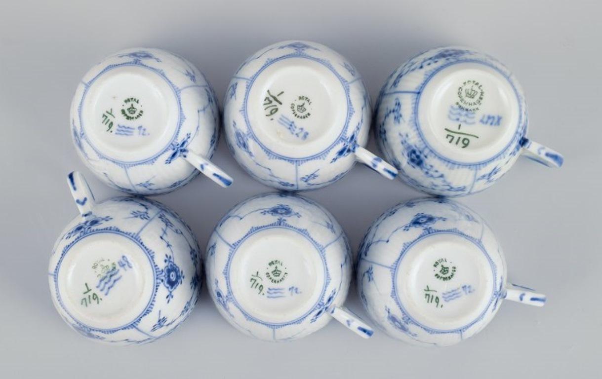 Royal Copenhagen Blue Fluted Half Lace, sechs Paare von Kaffeetassen. (Porzellan) im Angebot