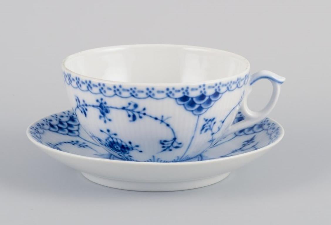 Royal Copenhagen, Blaue geriffelte Halbspitze, drei Paar große Teetassen. (Dänisch) im Angebot