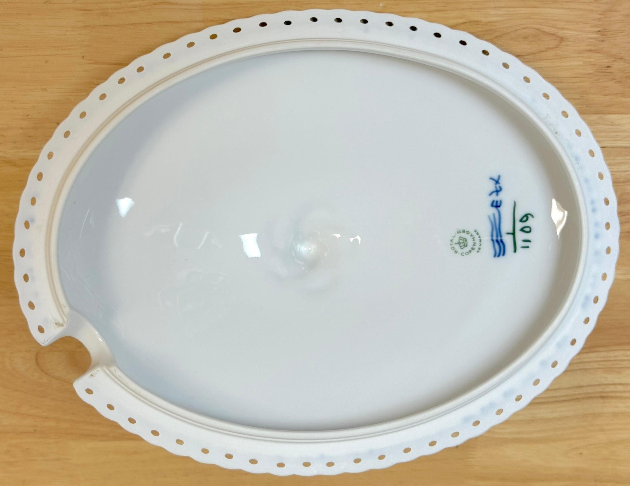 Royal Copenhagen Media Sopera Acanalada Azul con Tapa 200CL en venta 4