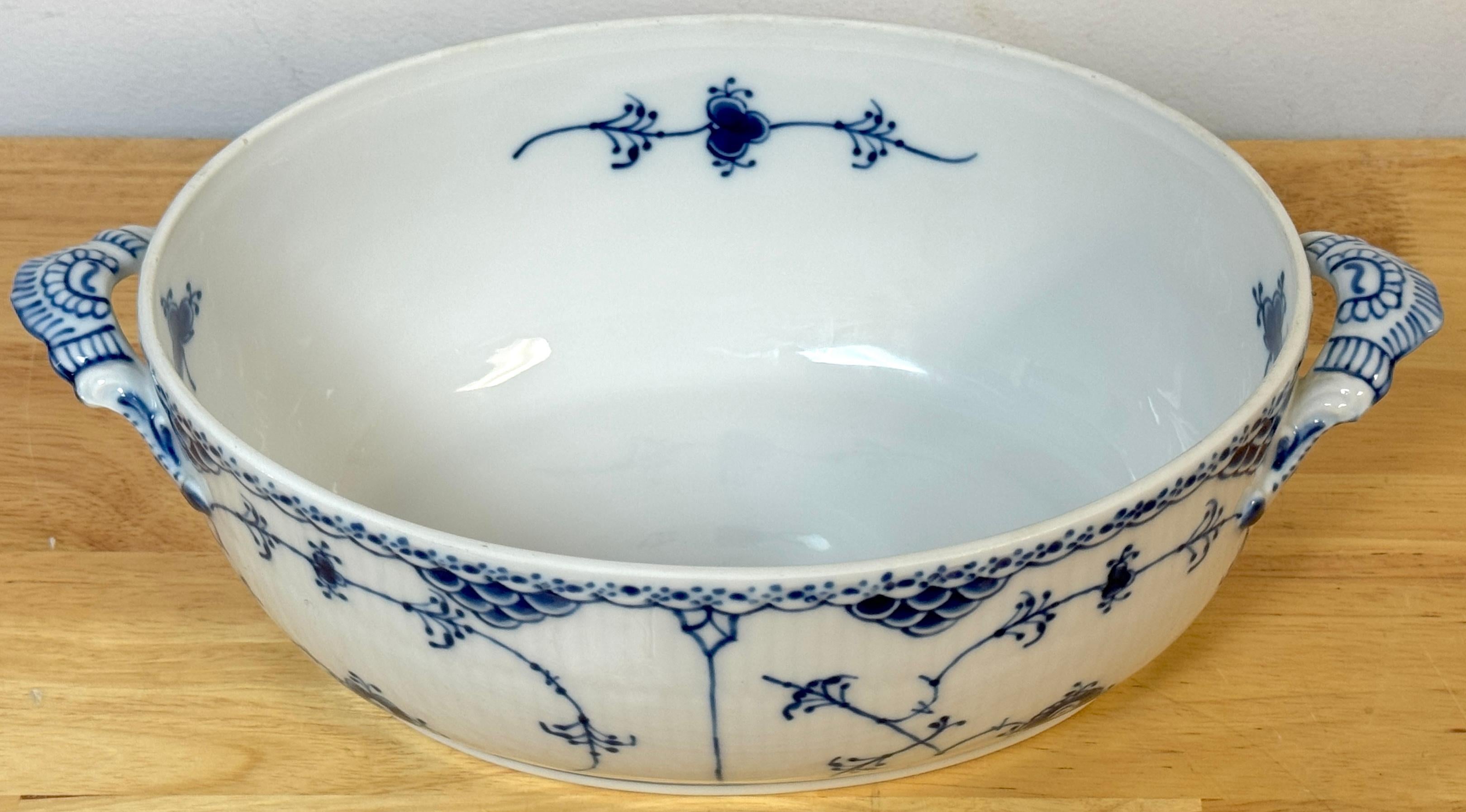 Royal Copenhagen Media Sopera Acanalada Azul con Tapa 200CL en venta 5