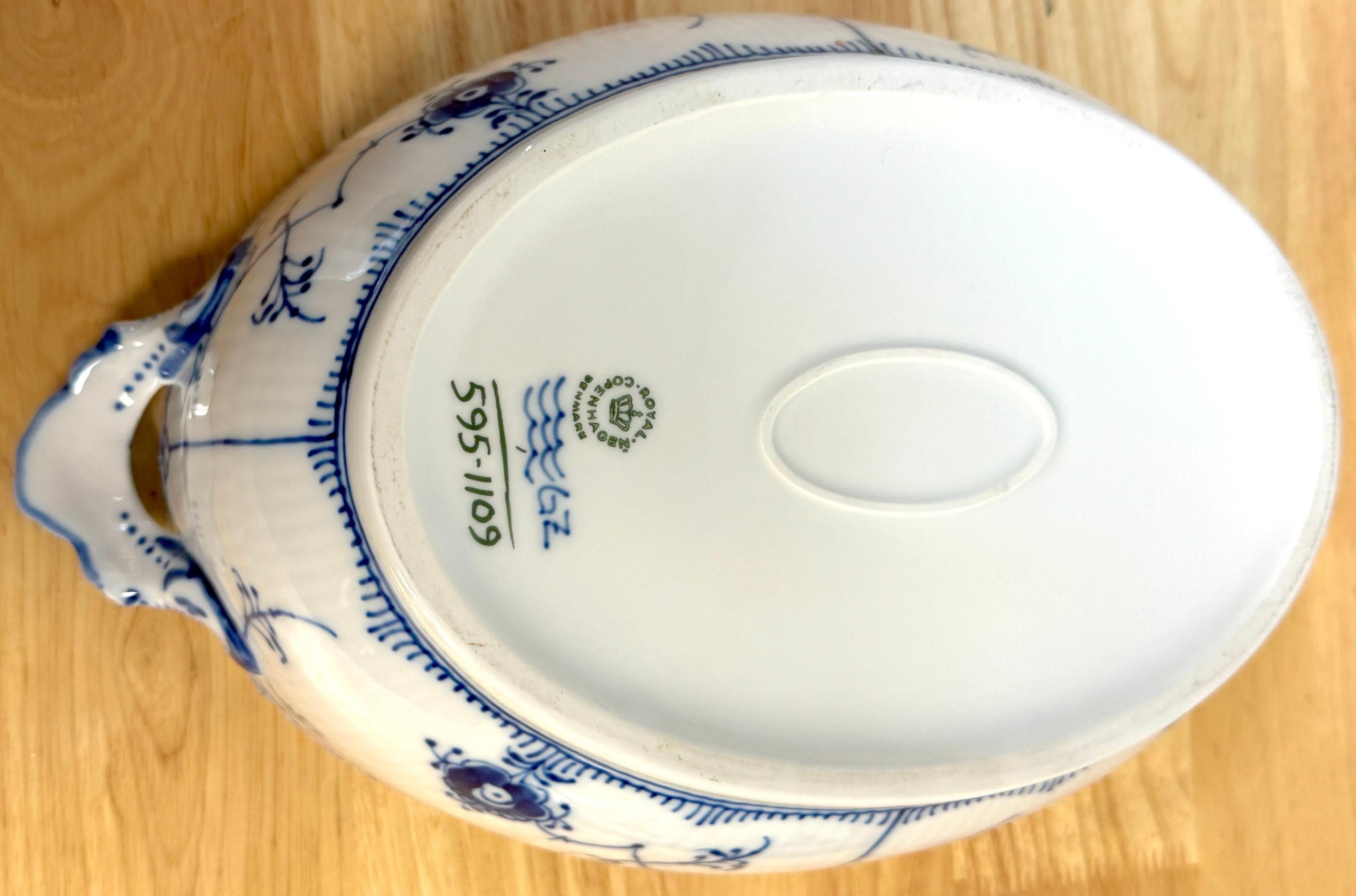 Royal Copenhagen Media Sopera Acanalada Azul con Tapa 200CL Porcelana en venta