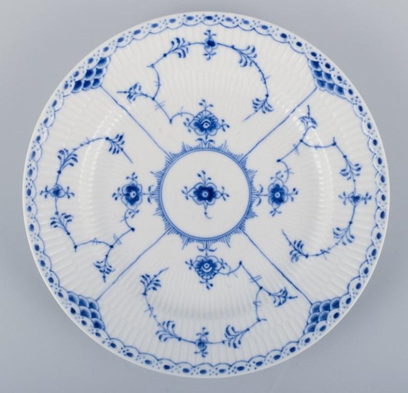 Royal Copenhagen, Blue Fluted Half Lace, two plates in porcelain.
Model: 1/573.
Dating from the early 20th century and mid-20th century.
Marked.
Second factory quality.
In excellent condition.
Dimensions: Diameter 19.3 cm.