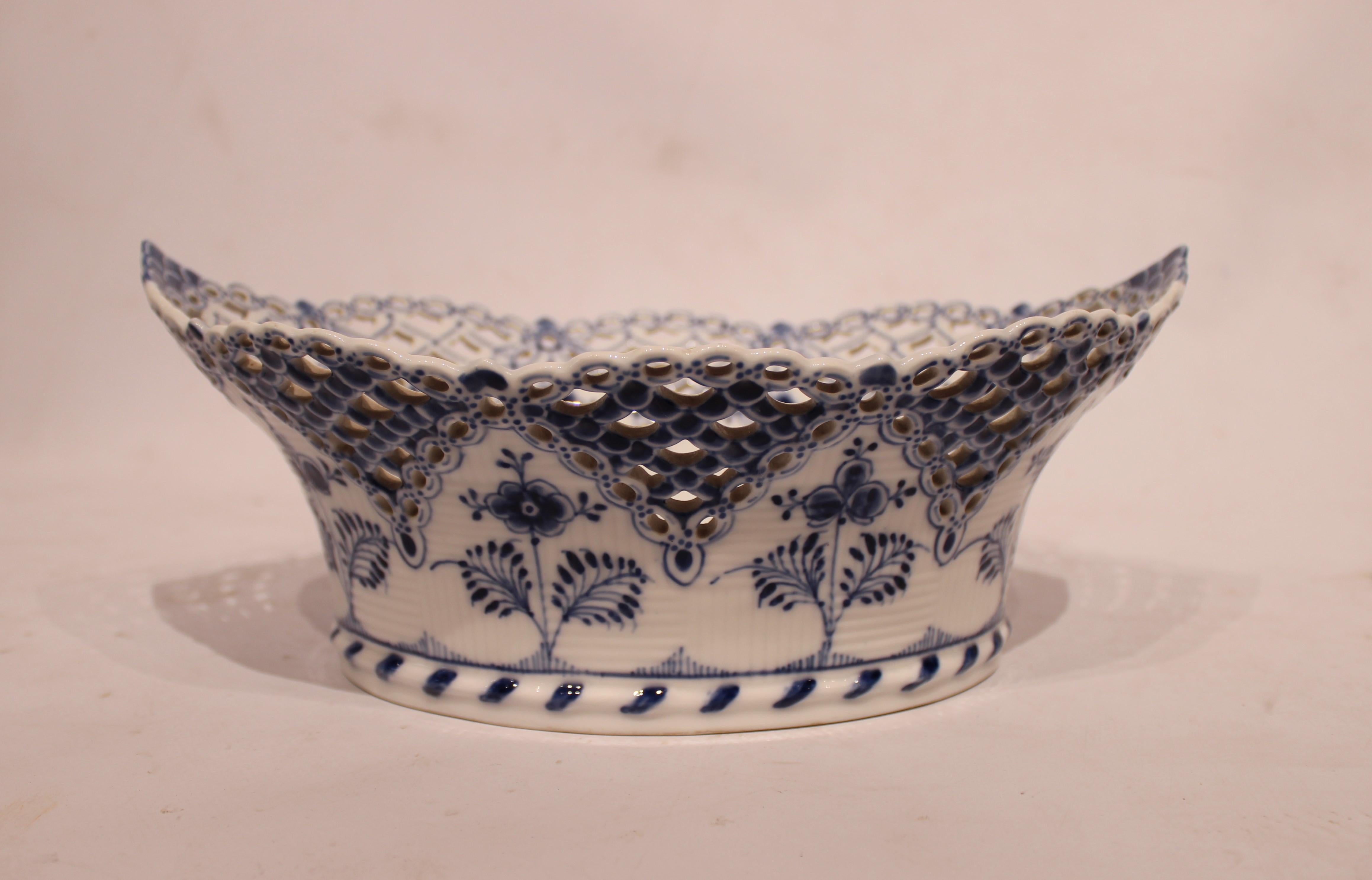 Royal Copenhagen blue fluted lace fruit bowl, no.: 1/6501. The bowl is in great vintage condition.