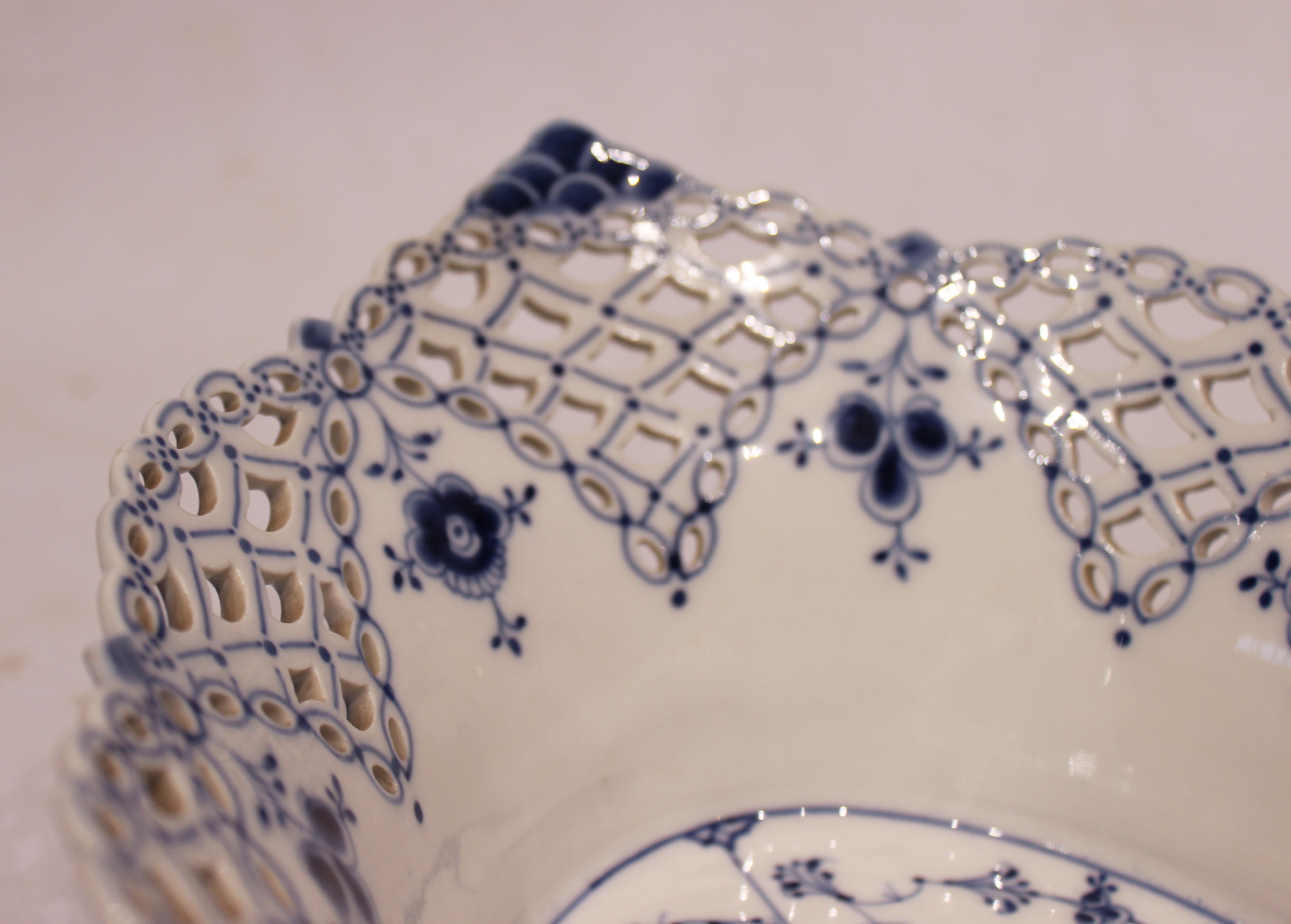 Royal Copenhagen Blue Fluted Lace Fruit Bowl, No. 1/6501 In Good Condition In Lejre, DK