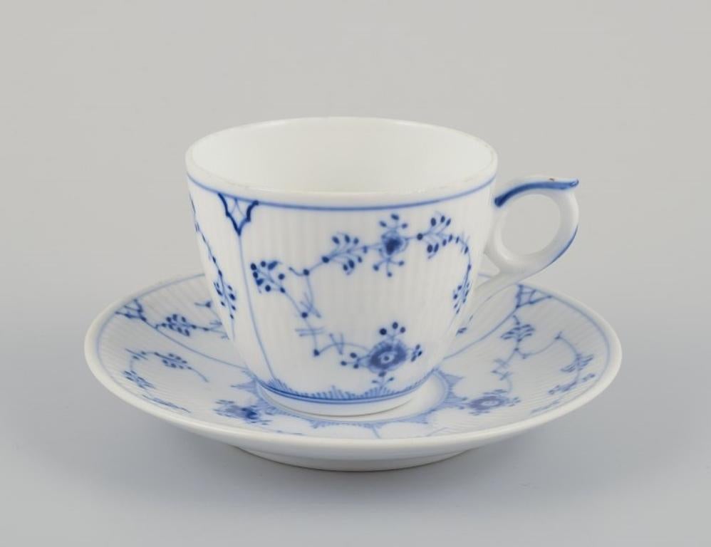 Royal Copenhagen Azul Liso Acanalado.
Juego de cuatro tazas de café con platito.
Model No. 1/2162.
Datación: Hacia 1930 (2) y 1975-1979 (2).
Marcado.
De segunda a cuarta calidad de fábrica.
Perfecto estado.
Taza: Diámetro 7,7 cm sin asa x Altura 6,0