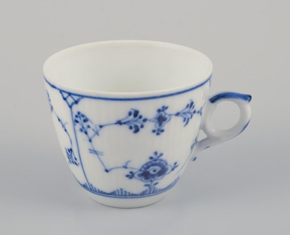 Royal Copenhagen Azul Liso Acanalado. Juego de cuatro tazas de café con platito. Danés en venta