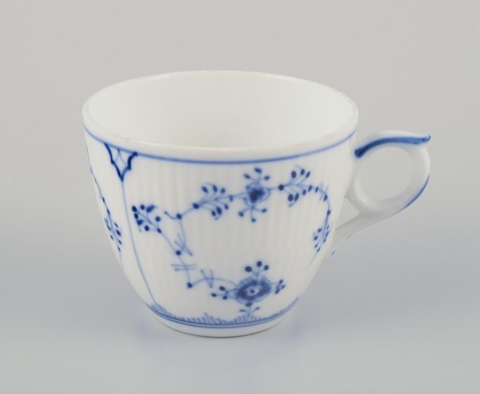 Royal Copenhagen Azul Liso Acanalado. Juego de cuatro tazas de café con platito. Danés en venta