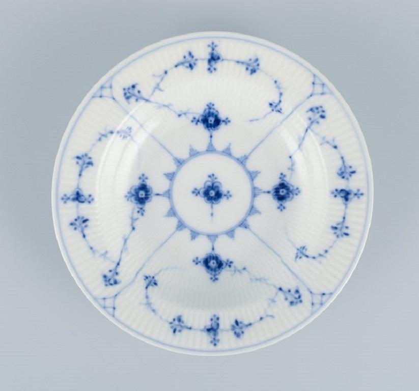 Royal Copenhagen, blue fluted plain, a set of four deep plates in porcelain
Model 1/168.
First factory quality.
Perfect condition.
Marked.
Dimensions: D 21.0 x H 4.0 cm.

 