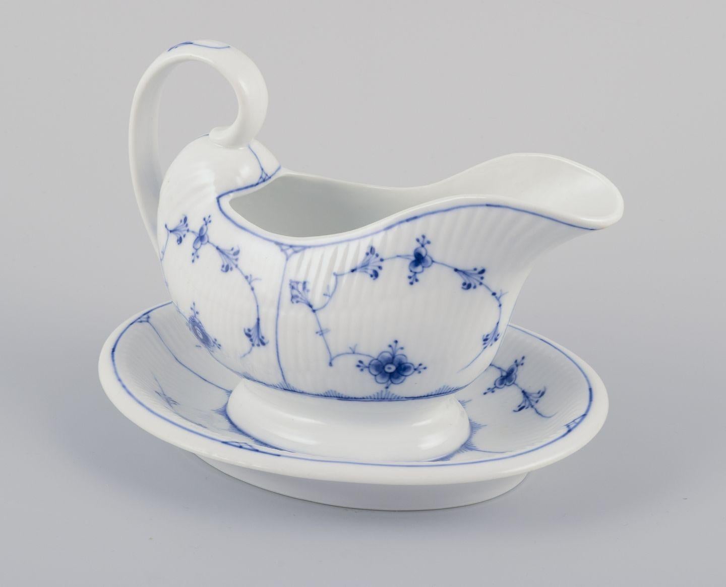 Danois Royal Copenhagen Blue Fluted Plain. Saucière ancienne en porcelaine. en vente