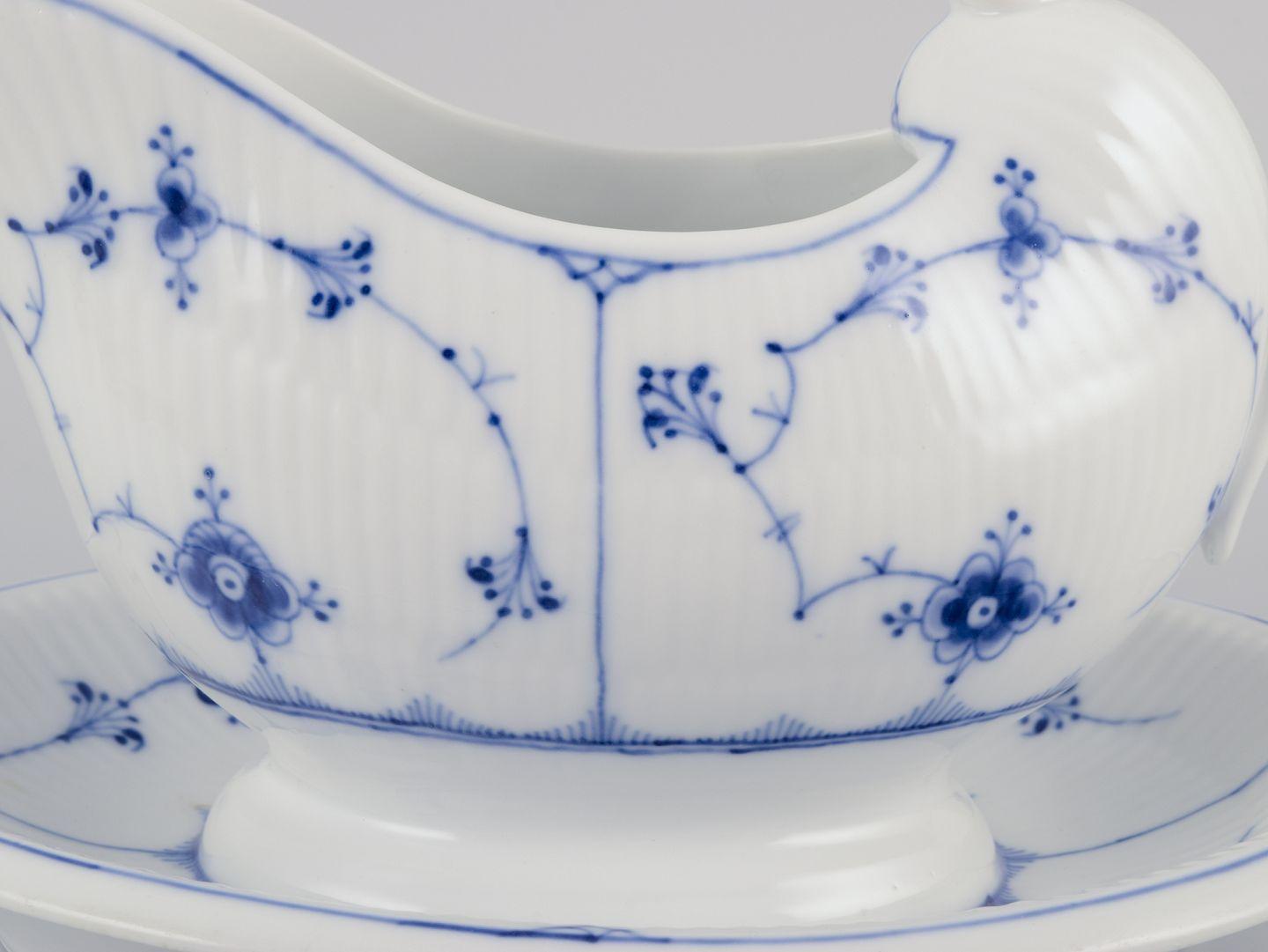 Vernissé Royal Copenhagen Blue Fluted Plain. Saucière ancienne en porcelaine. en vente
