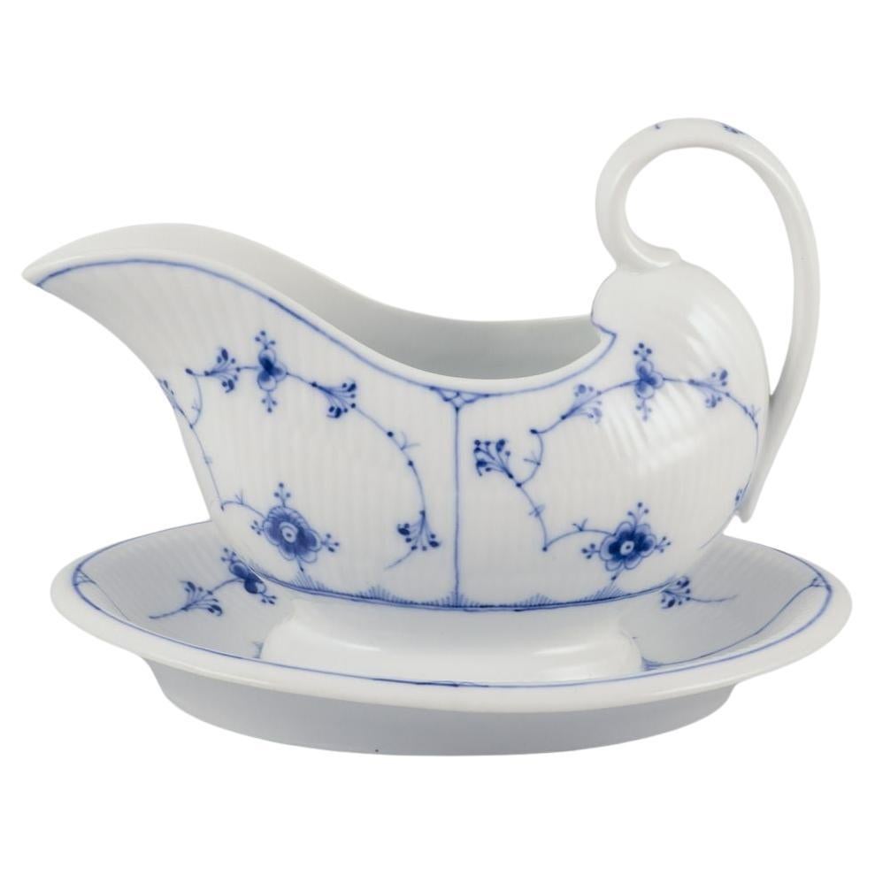 Royal Copenhagen Blue Fluted Plain. Saucière ancienne en porcelaine. en vente