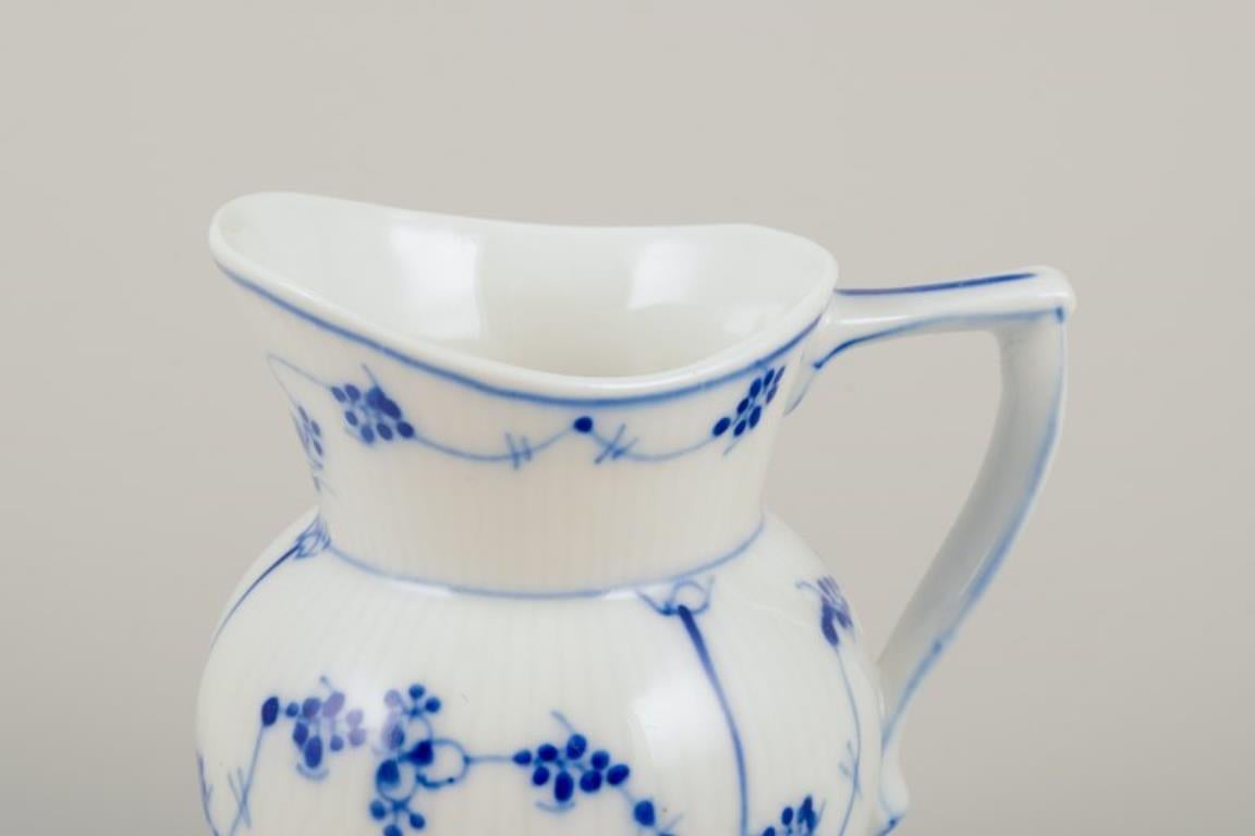 Royal Copenhagen Blau geriffelte Plain. Creme- und Zuckerschale. 19. Jahrhundert. (Handbemalt) im Angebot