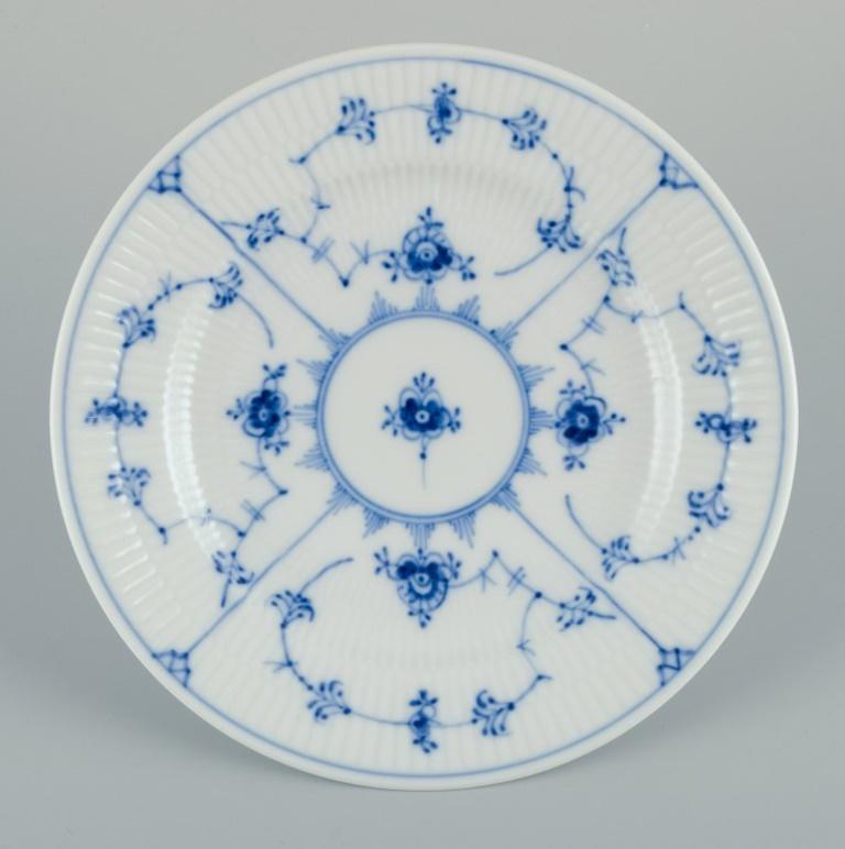Royal Copenhagen Blue Fluted Plain. Eight plates.
Model 1/180.
From the 1950s/1960s.
First factory quality.
Marked.
Perfect condition.
Dimensions: 17.2 cm.
