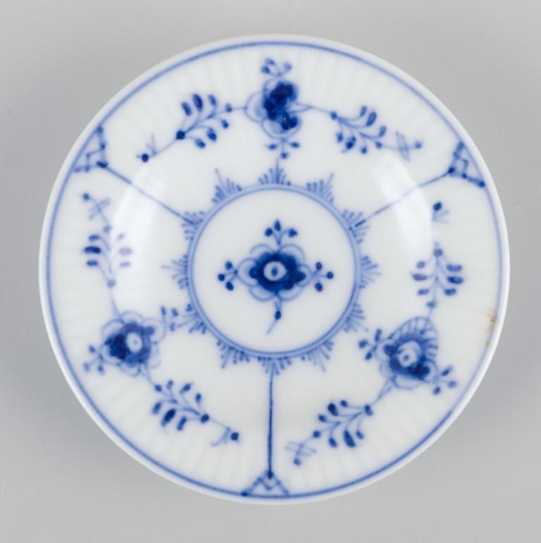 Plain bleu, cinq bols à caviar/beurre pats Royal Copenhagen
Numéro de modèle : 1/7
Ca. 1930's
Marqué.
Première qualité d'usine.
Parfait état.
Dimensions : D 7,2 cm.
