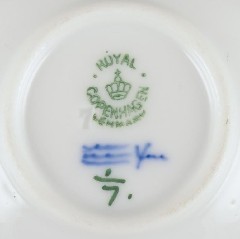 Peint à la main Plain bleu, cinq bols à caviar/beurre pats Royal Copenhagen en vente