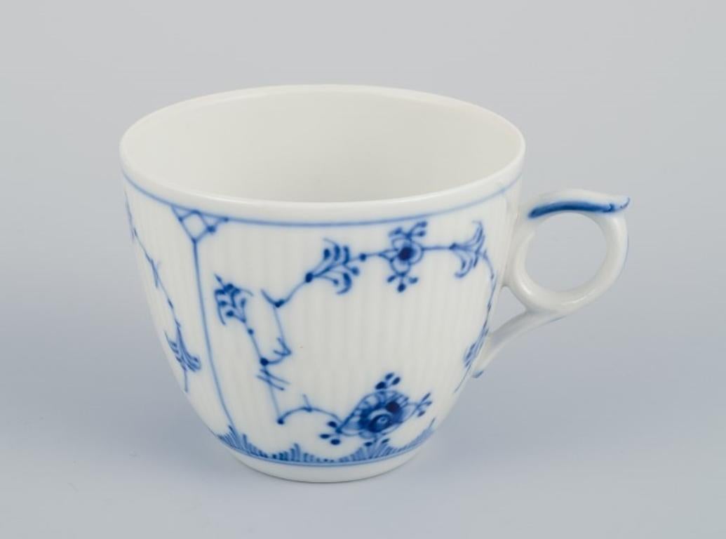 Royal Copenhagen Blau geriffelte Plain. Fünf Kaffeebecher mit Untertassen. (Dänisch) im Angebot