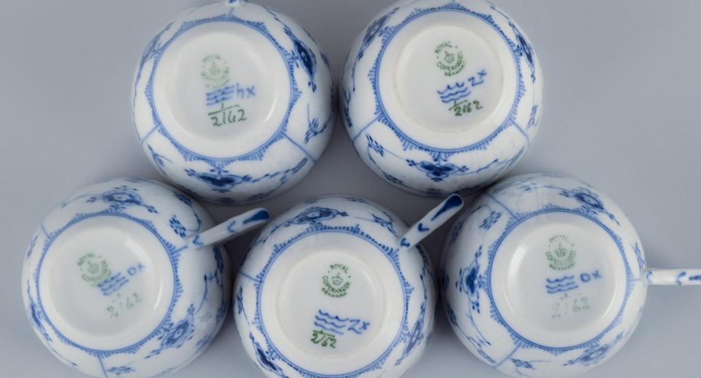Royal Copenhagen Azul Liso Acanalado. Cinco tazas de café con platillos de porcelana. en venta 1