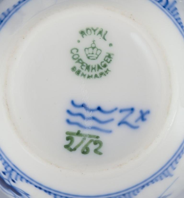 Royal Copenhagen Azul Liso Acanalado. Cinco tazas de café con platillos de porcelana. en venta 2