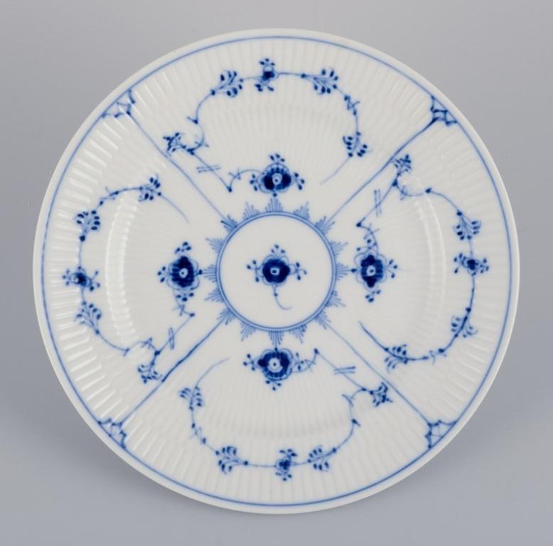 Royal Copenhagen Blue Fluted Plain. Five plates.
Model number 1/179 (3) + 1/299 (2).
Dating: Approx. 1930-1960.
Marked.
Perfect condition.
Second and third factory quality.
Dimensions: Diameter 19.2 cm.