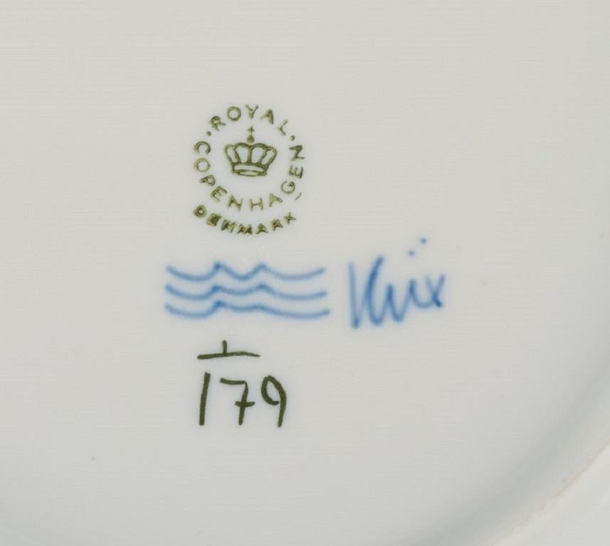Royal Copenhagen, piatto liscio scanalato blu, cinque piatti. Model No. 1/179 1