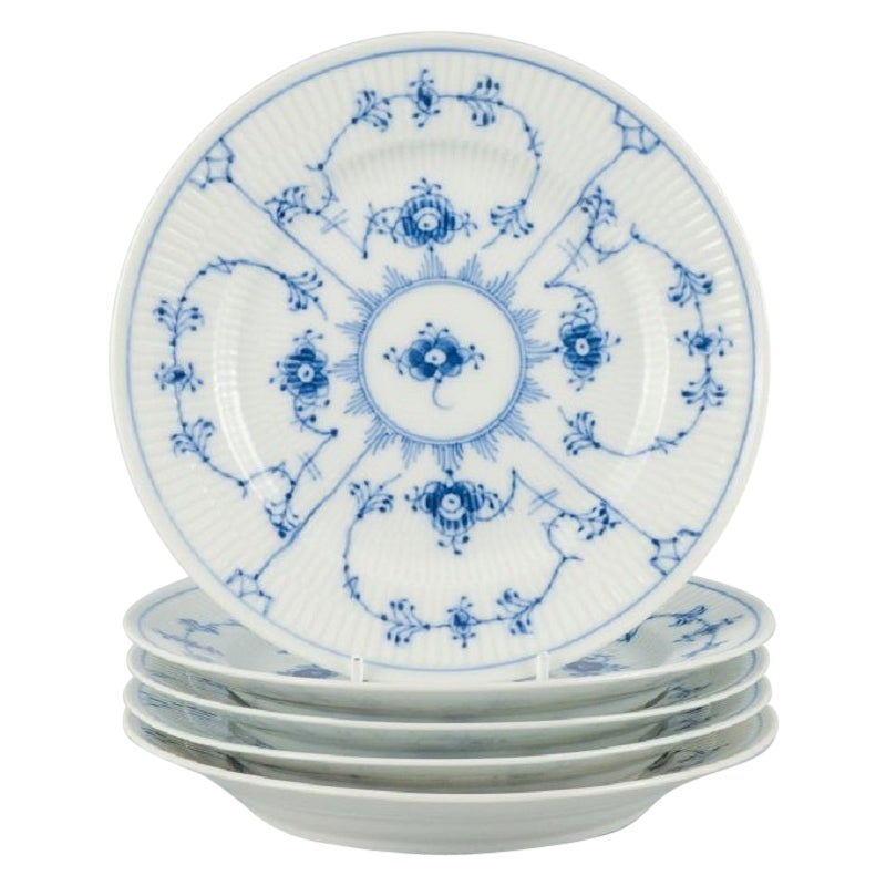 Royal Copenhagen, piatto liscio scanalato blu, cinque piatti. Model No. 1/179