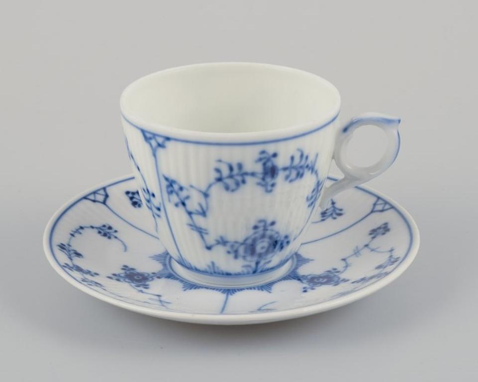 Royal Copenhagen Blau geriffelte Plain.
Ein Satz von vier Kaffeebechern mit Untertassen.
Modellnummer 1/80.
Datierung: 1936, 1968, 1969-1974 und 1980-1984.
Markiert.
Zweite bis vierte Fabrikqualität.
Perfekter Zustand.
Tasse: Durchmesser 7,0 cm ohne
