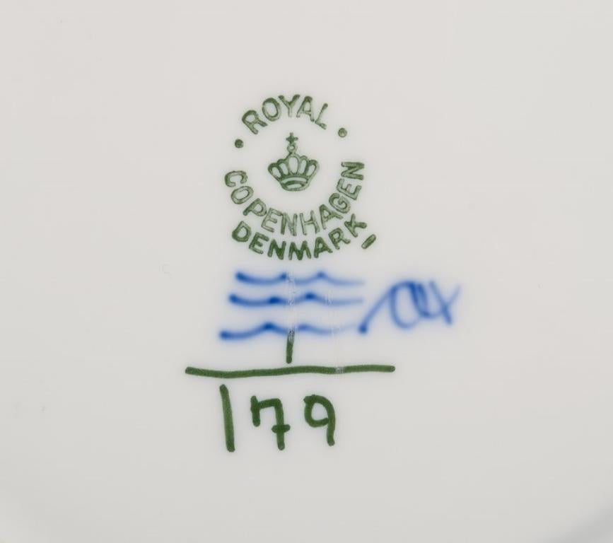 Royal Copenhagen Blau geriffelte Plain. Vier Teller aus Porzellan. (Handbemalt)