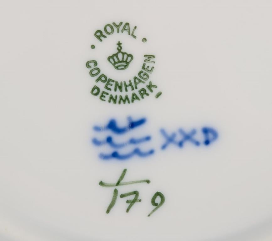 Royal Copenhagen Blau geriffelte Plain. Vier Teller aus Porzellan. (Mitte des 20. Jahrhunderts)
