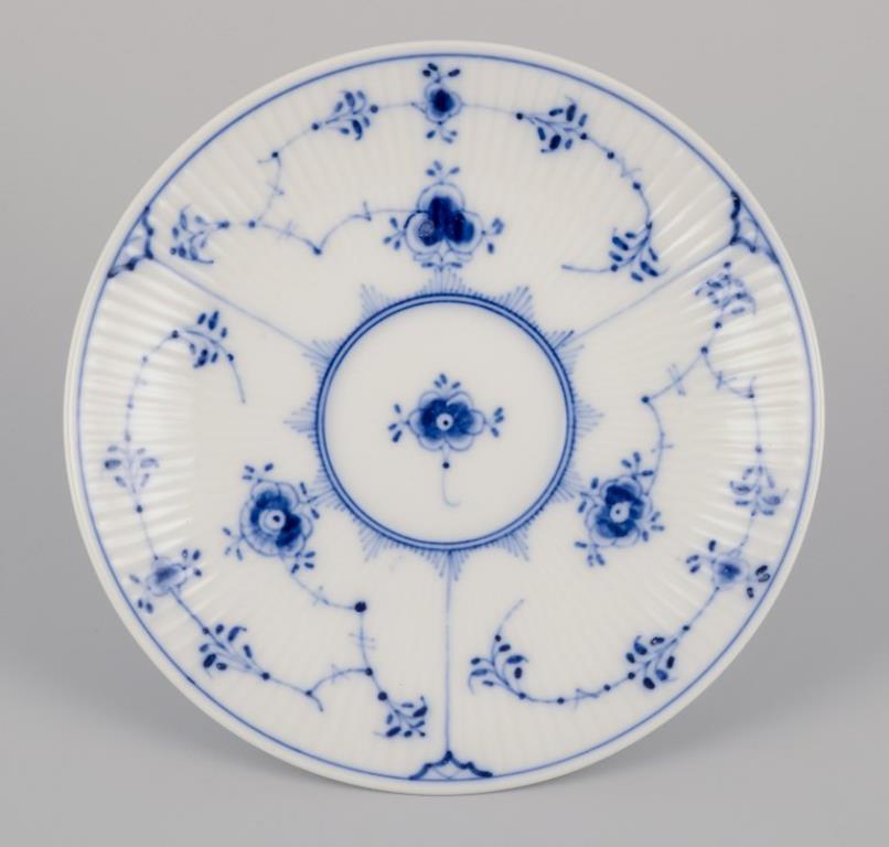 Royal Copenhagen Azul Liso Acanalado. Cuatro tazas de té con platillos de porcelana Pintado a mano en venta