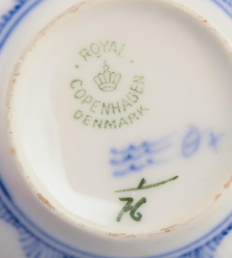 Royal Copenhagen Azul Liso Acanalado. Cuatro tazas de té con platillos de porcelana en venta 1