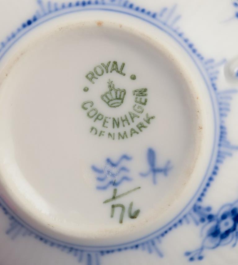 Royal Copenhagen Azul Liso Acanalado. Cuatro tazas de té con platillos de porcelana en venta 2