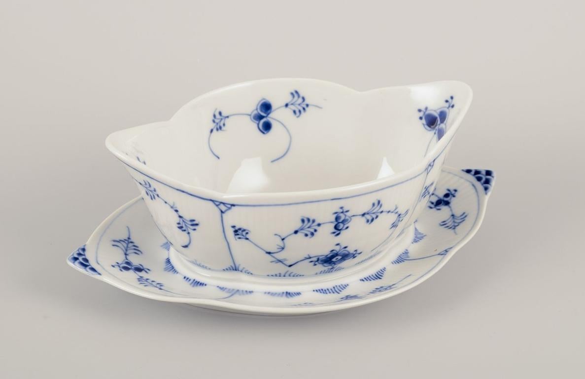 I PRODOTTI USATI SONO ESENTI DA TARIFFE DI IMPORTAZIONE PER I CLIENTI STATUNITENSI, BRITANNICI, AUSTRALIANI E CANADESI.   
PERTANTO, AL TUO ACQUISTO NON SI APPLICHERANNO TARIFFE DI IMPORTAZIONE. 

Royal Copenhagen Blue Fluted Plain.
Salsiera a