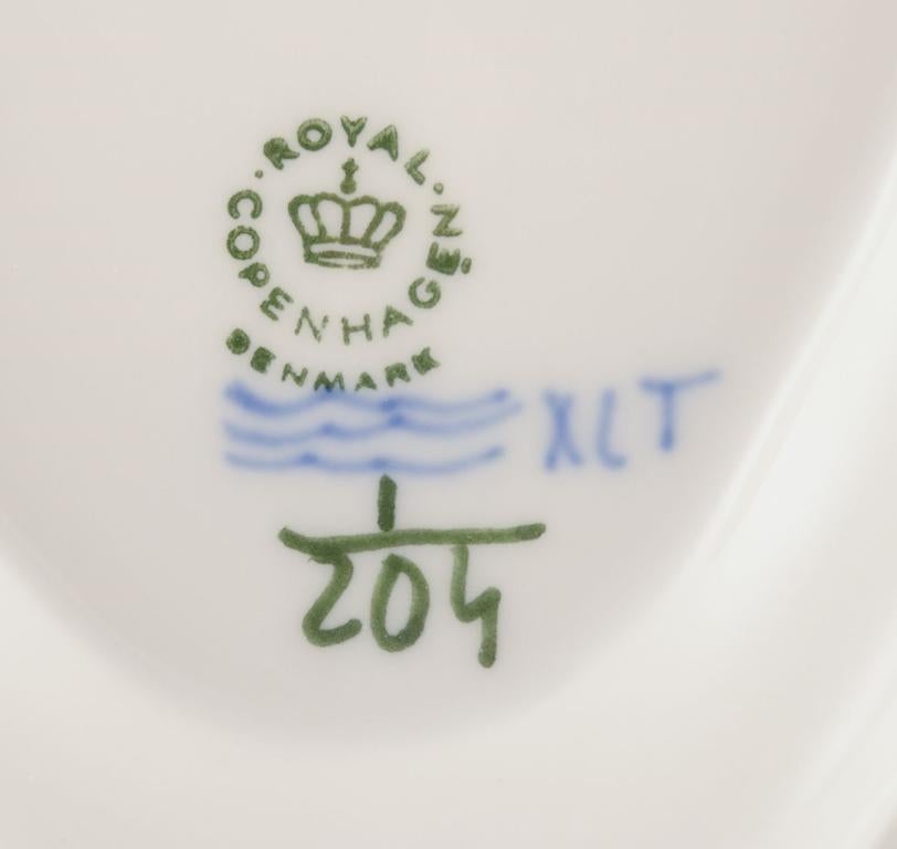 Royal Copenhagen Blue Fluted Plain. Salsiera su piede dipinta a mano in blu. in vendita 2