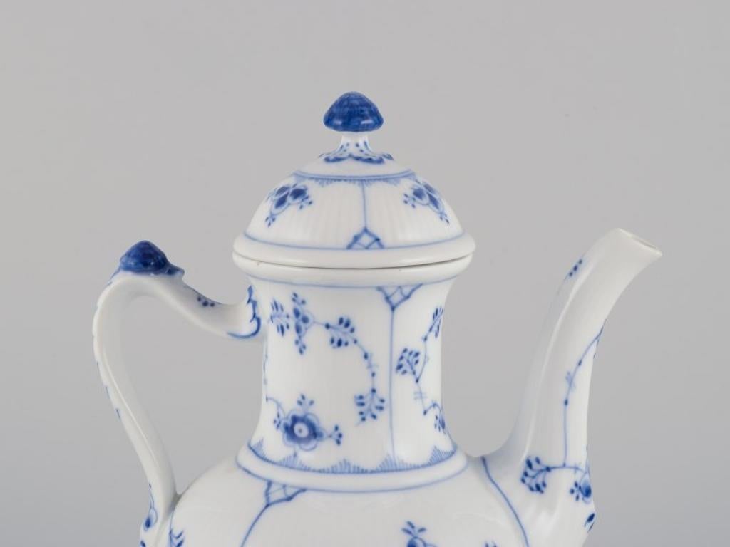 Royal Copenhagen Blau geriffelte, einfache, handbemalte Kaffeekanne. (Dänisch) im Angebot