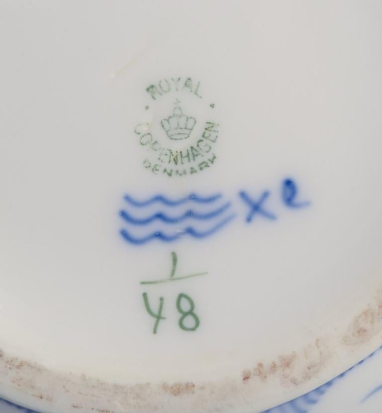 Royal Copenhagen Blau geriffelte, einfache, handbemalte Kaffeekanne. im Angebot 1