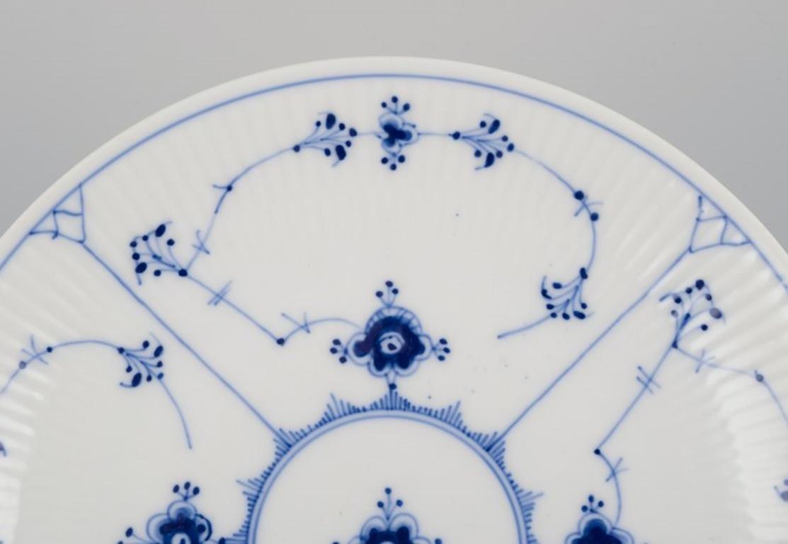 Danese Royal Copenhagen Blue Fluted Plain, ciotola bassa/piatto in porcellana dipinta a mano.