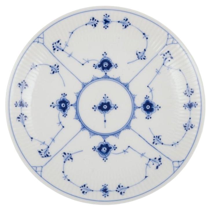Royal Copenhagen Blue Fluted Plain, ciotola bassa/piatto in porcellana dipinta a mano.