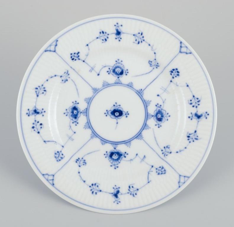 Royal Copenhagen Blau geriffelte Plain. Neun Teller aus Porzellan.
Handbemalt.
Modell 1/180.
Von den 1930er bis zu den 1960er Jahren.
Zweite Fabrikqualität.
Markiert.
Perfekter Zustand.
Abmessungen: 17,2 cm.