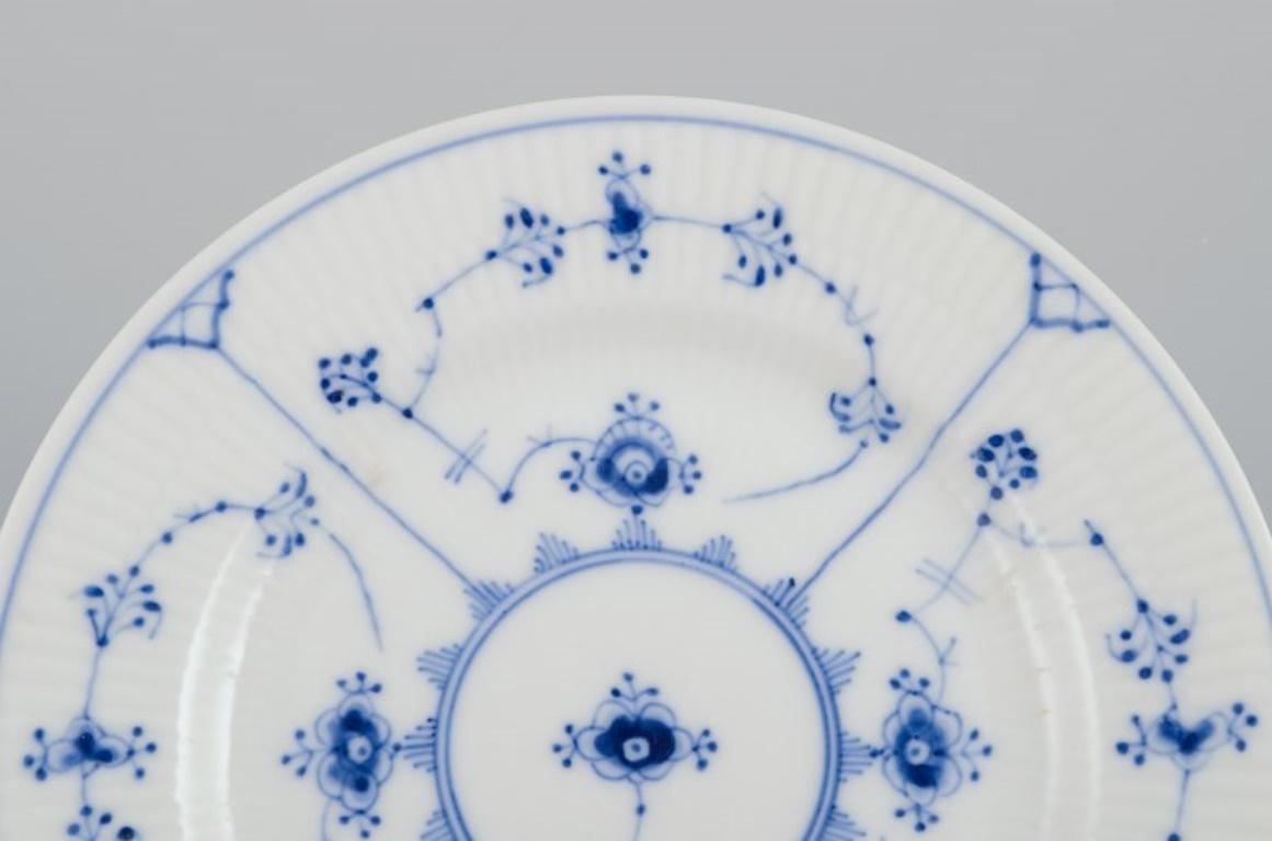 Royal Copenhagen Blau geriffelte Plain. Neun Teller aus Porzellan. (Handbemalt)