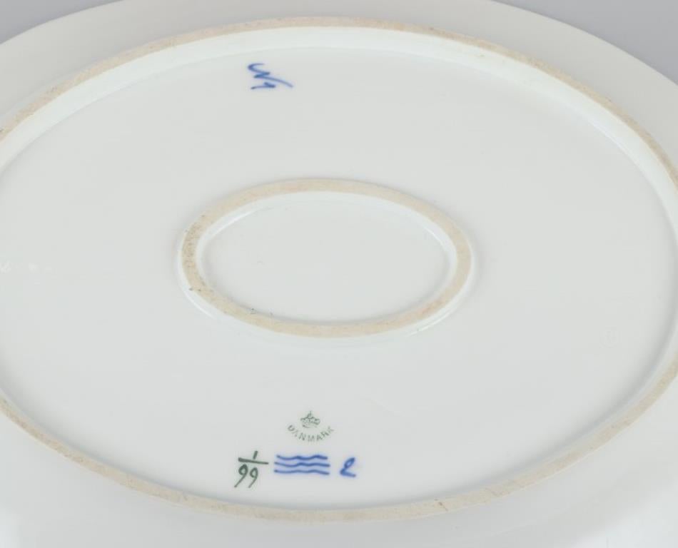 Royal Copenhagen Azul Liso Acanalado. Bandeja ovalada de porcelana para servir. en venta 1
