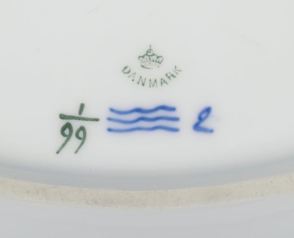 Royal Copenhagen Azul Liso Acanalado. Bandeja ovalada de porcelana para servir. en venta 2