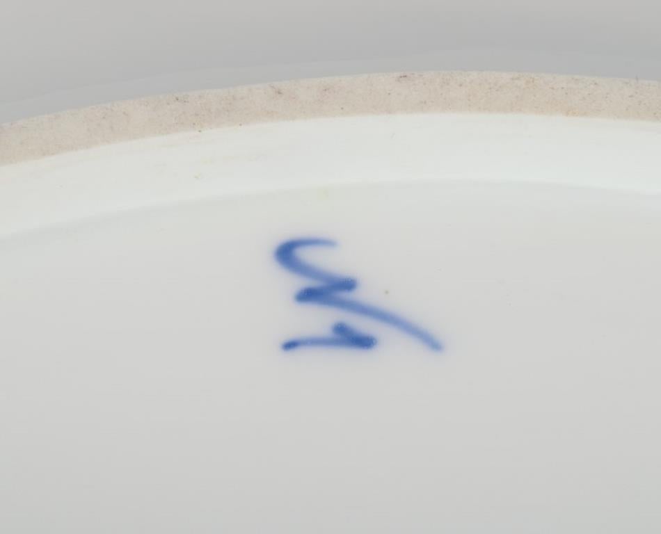 Royal Copenhagen Azul Liso Acanalado. Bandeja ovalada de porcelana para servir. en venta 3