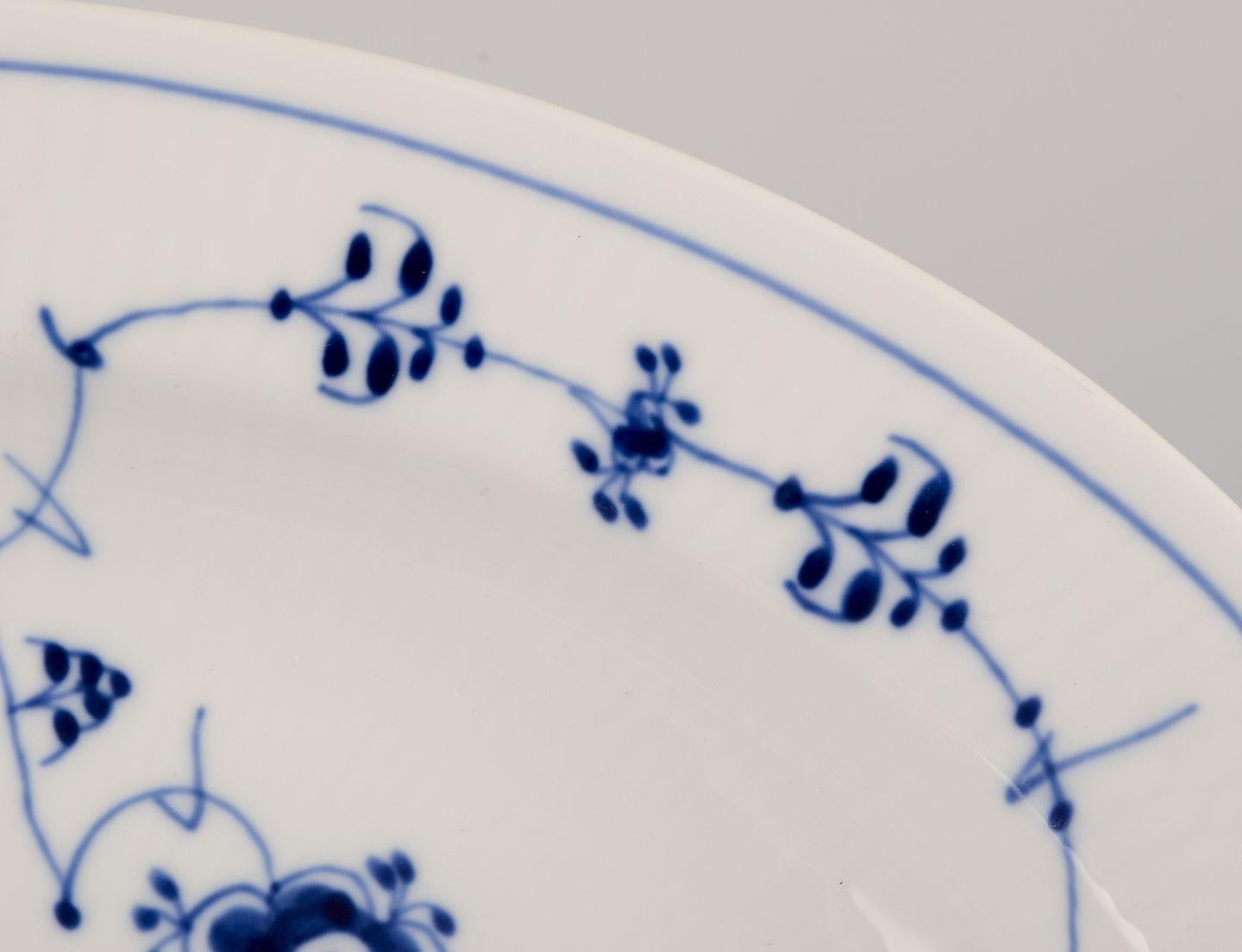 Royal Copenhagen Blau geriffelte Plain. Ovale Servierplatte, handbemalt in Blau. (Ende des 20. Jahrhunderts) im Angebot