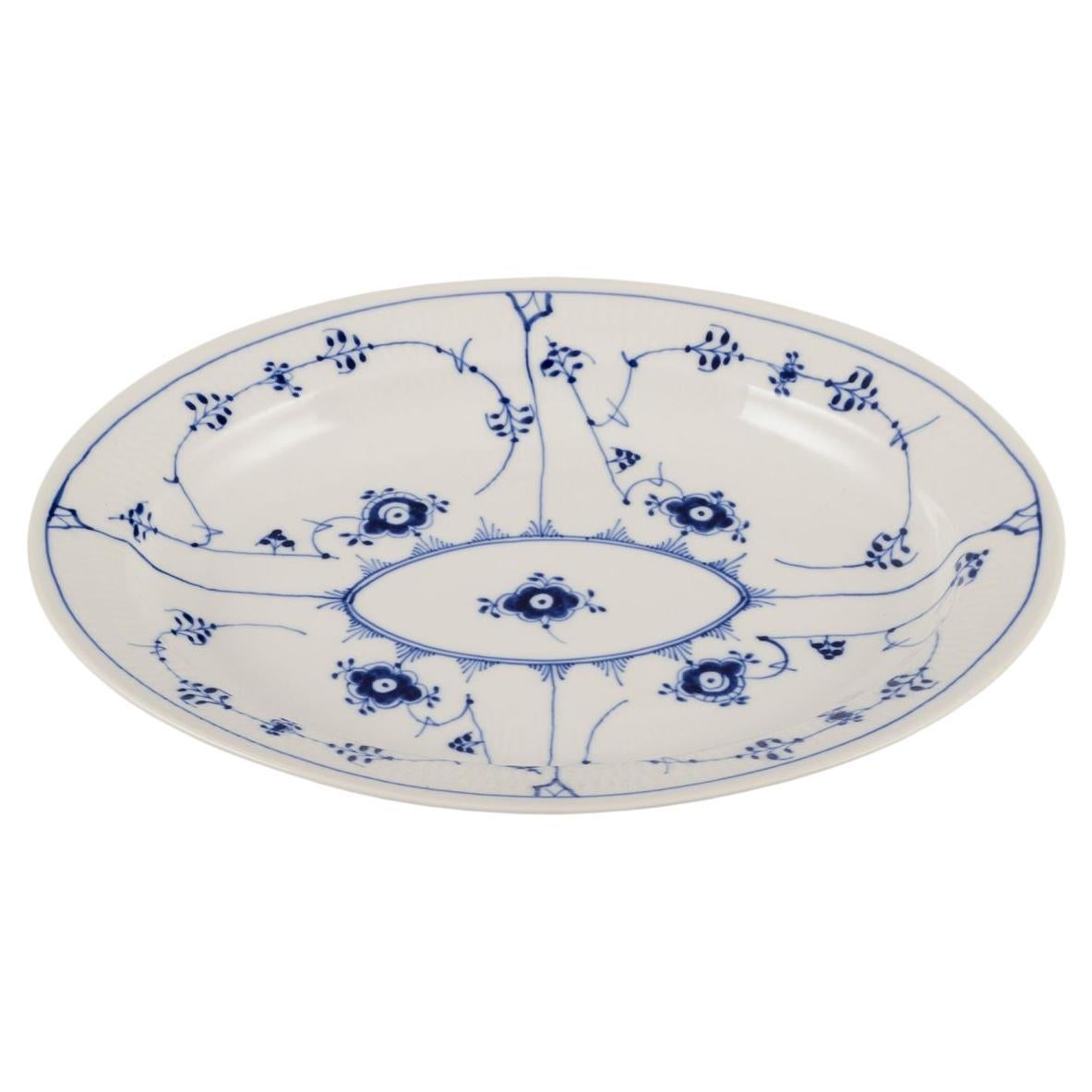 Royal Copenhagen Blau geriffelte Plain. Ovale Servierplatte, handbemalt in Blau. im Angebot